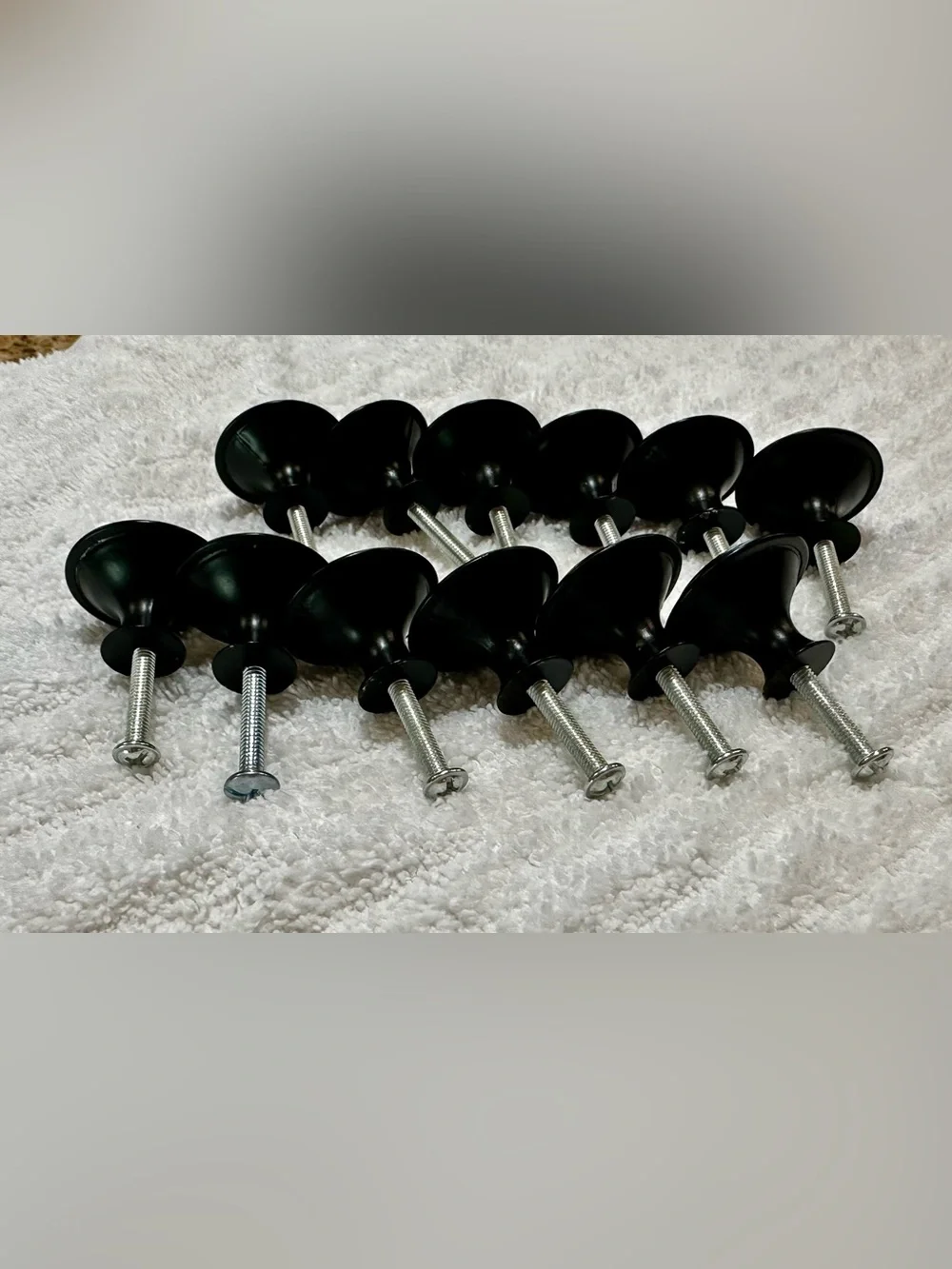 Lot (12) Black cabinet/drawer pulls. Lightweight includes screws.